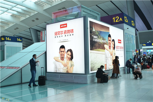 高鐵站內超級靜態(tài)燈箱、高鐵站內廣告—全國資源